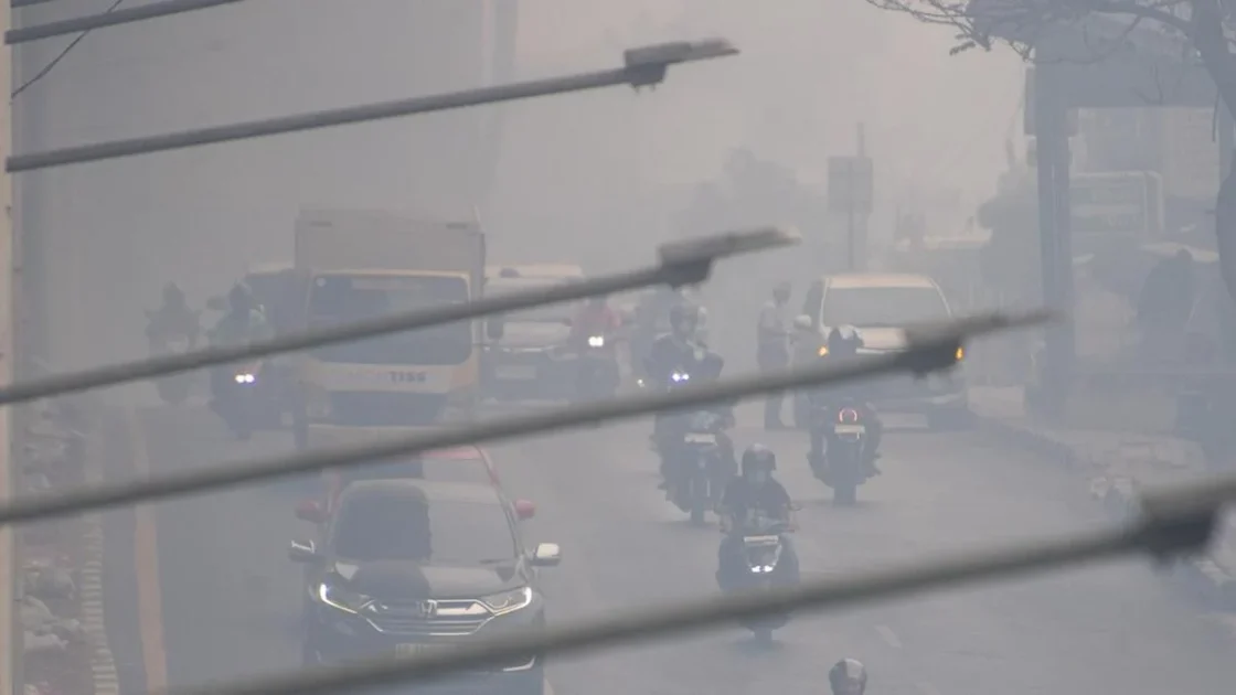 Kabut Asap Karhutla Palembang Bikin Omset Pedagang Anjlok