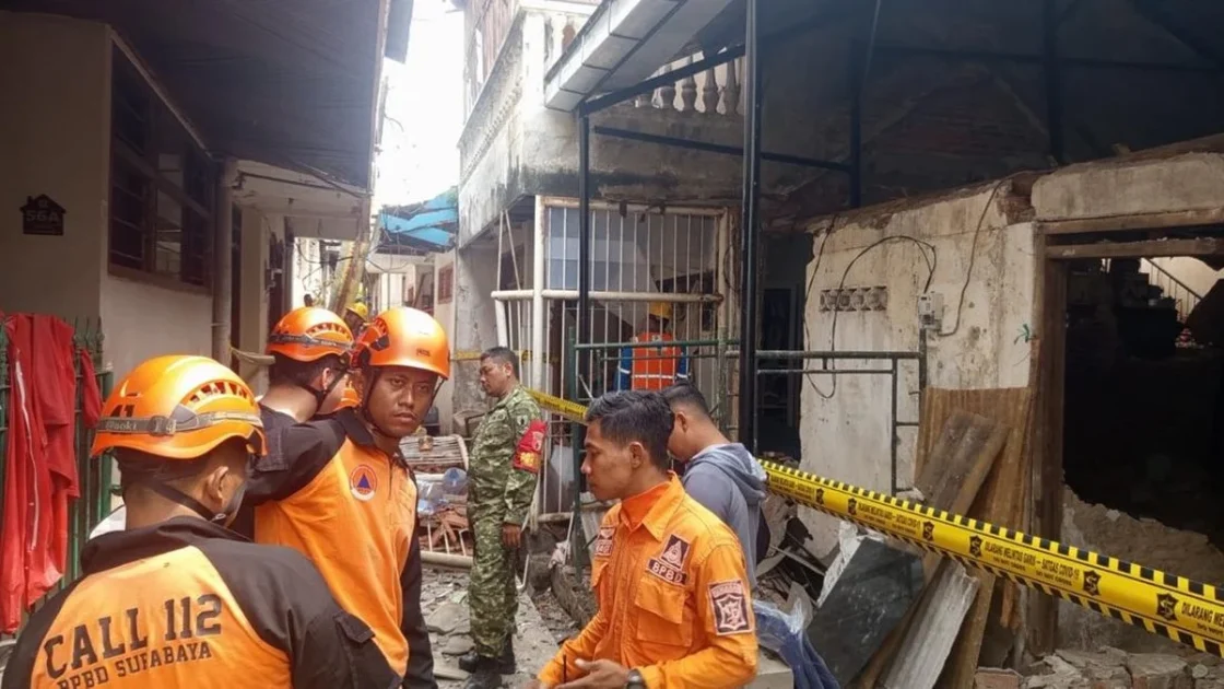 Ledakan Tabung Gas di Surabaya Hancurkan Belasan Rumah