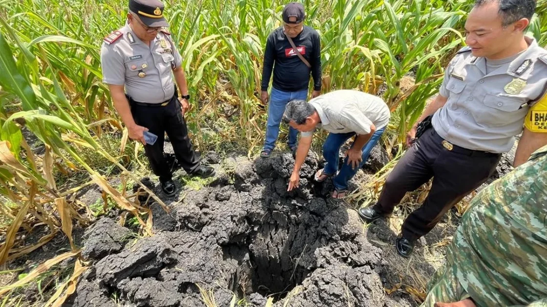 Lubang Misterius Muncul di Madiun Usai Suara Dentuman Keras
