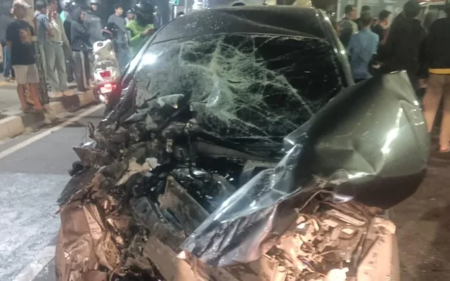 Mobil Tabrak Pikap di Rasuna Said, 1 Orang Tewas