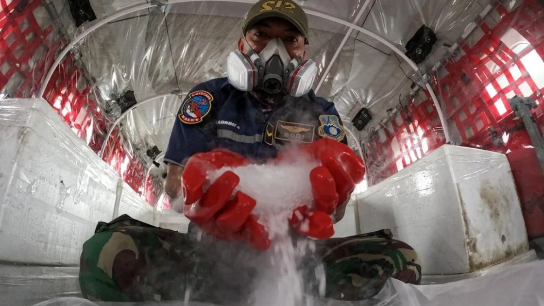 BNPB Sebut Dry Ice Efektif Turunkan Hujan dan Perluas Jarak Pandang
