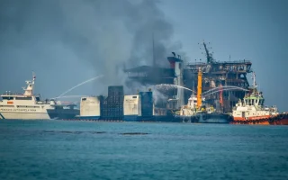 KMP Batumandi Tenggelam di Merak Usai Terbakar