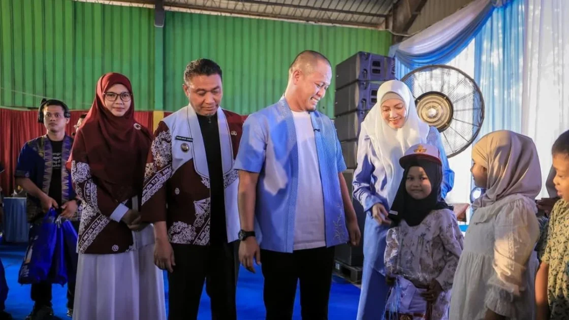 Pemkot Pekanbaru Beri Seragam Gratis untuk 19 Ribu Siswa
