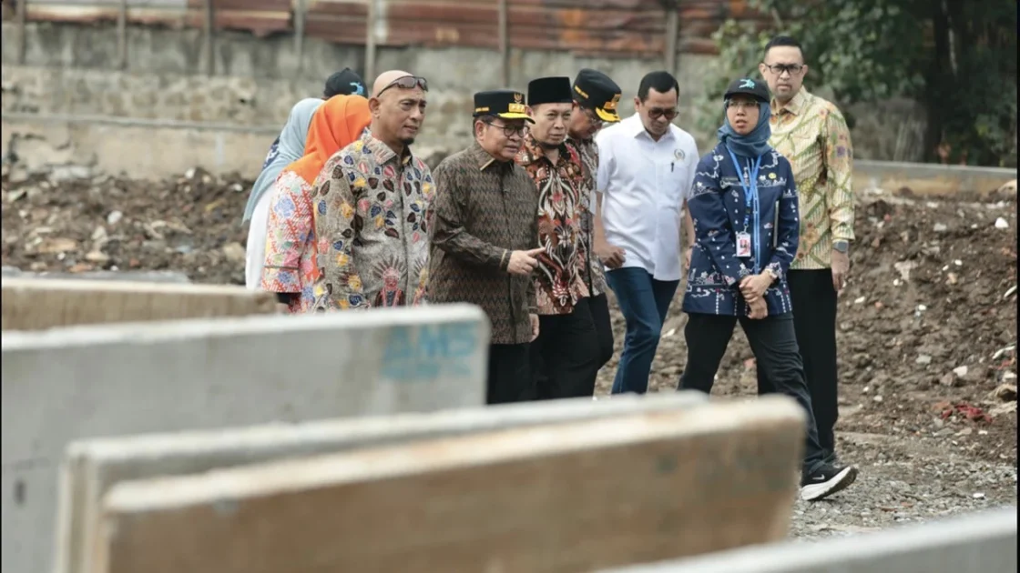 Pramono Pastikan DKI Siap Hadapi Musim Hujan di Kali Mampang