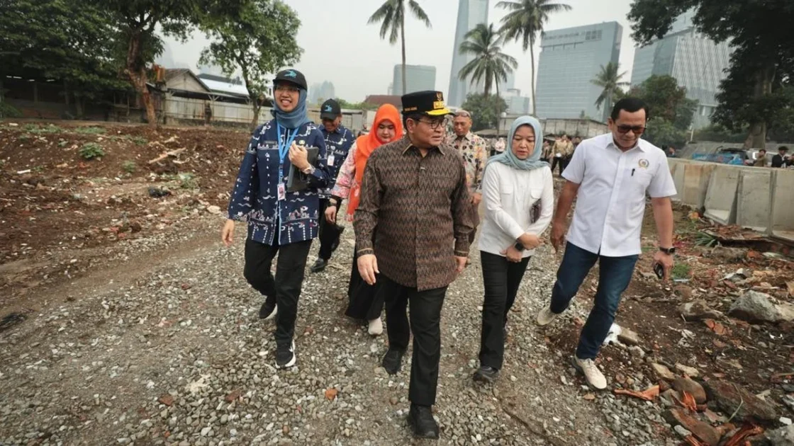 Pramono Anung Tinjau Normalisasi Kali Mampang Jelang Hujan