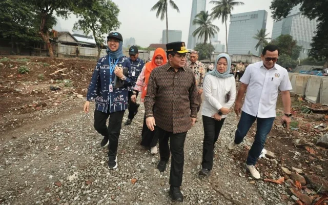 Pramono Anung Tinjau Normalisasi Kali Mampang Jelang Hujan
