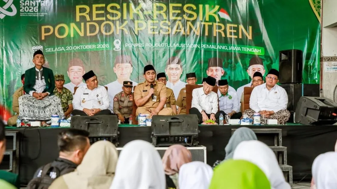 Taj Yasin Galakkan Gerakan Bersih Pesantren di Jateng