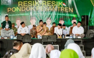 Taj Yasin Galakkan Gerakan Bersih Pesantren di Jateng