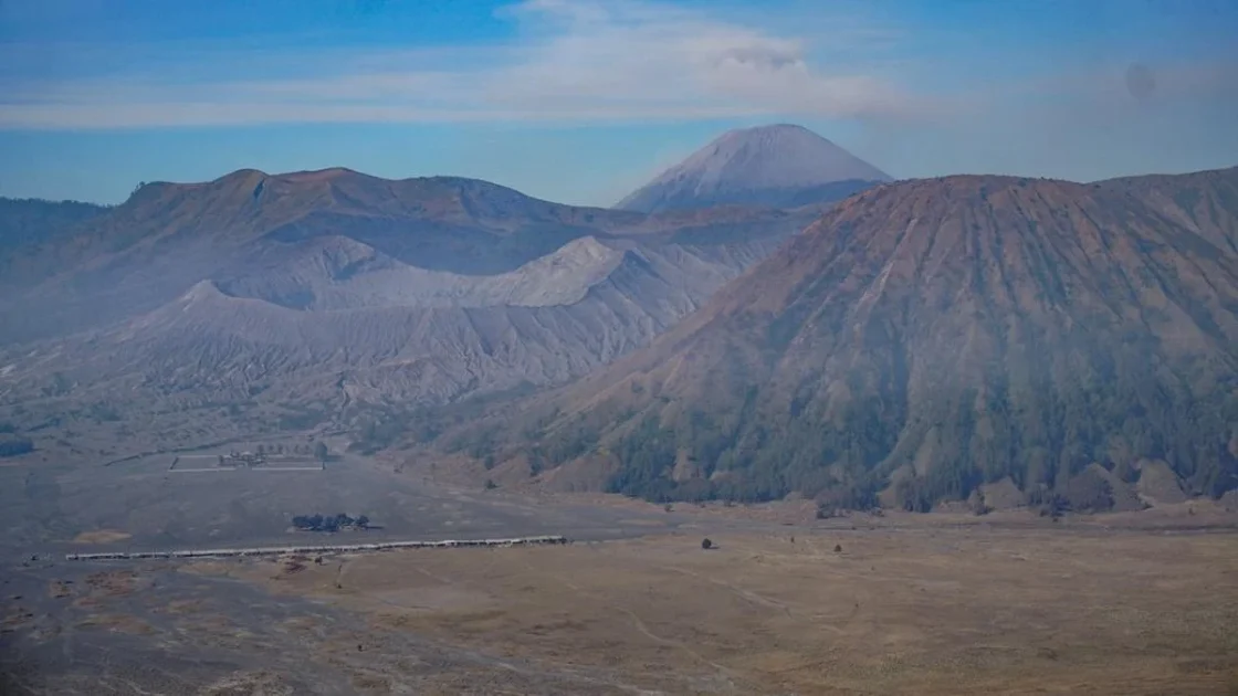 Jalur Wisata Gunung Bromo Dibuka Usai Api Padam