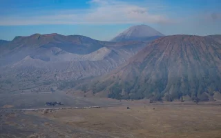 Jalur Wisata Gunung Bromo Dibuka Usai Api Padam