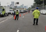 Truk Tabrakan di Depan DPR, Muatan Tumpah ke Jalanan