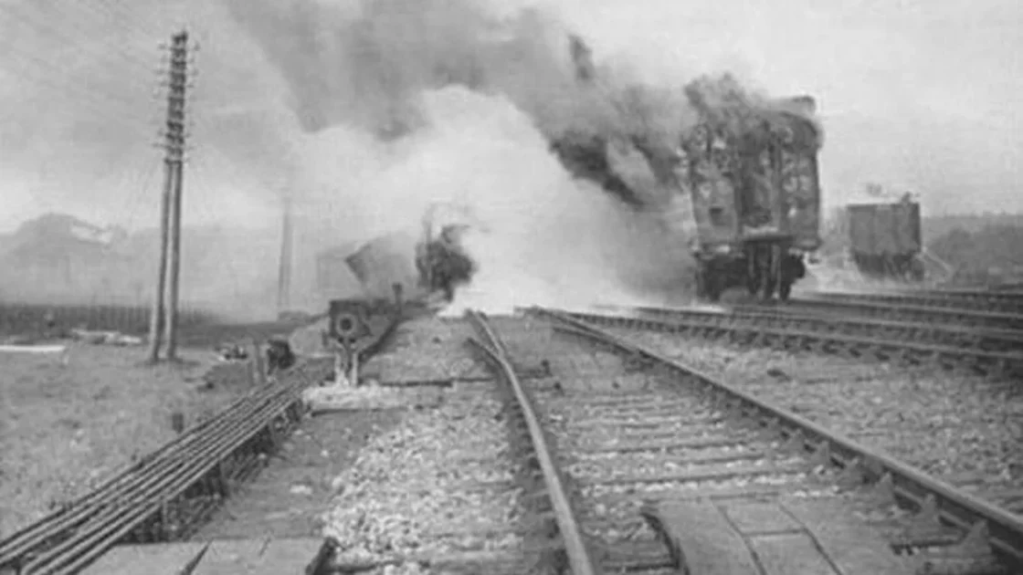 Tragedi Kereta 1915 di Inggris Akibat Salah Posisi Berhenti