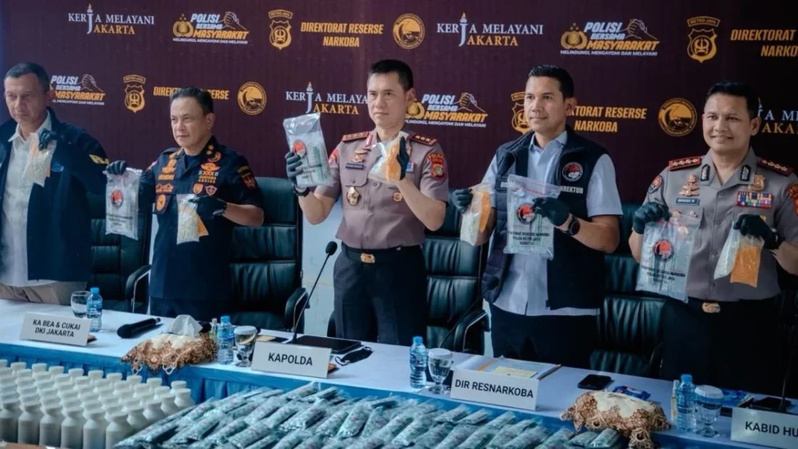 Polisi Bongkar 2 Pabrik Obat Ilegal di Sukoharjo, 16 Ditangkap