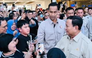 Prabowo Naik Whoosh dari Bandung, Sapa Warga di Halim