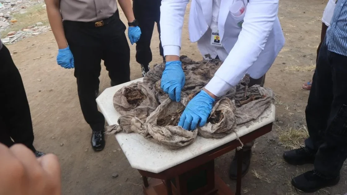 Polisi Selidiki Temuan Puluhan ‘Pocong’ Berisi Tulang di Magelang