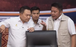 Penyemaian Dry Ice di Palembang Terkendala Kabut Asap Tebal