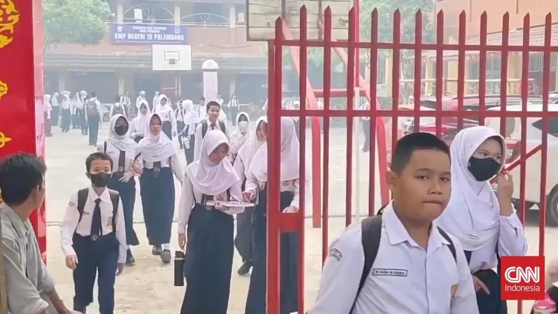 Siswa SMPN 15 Palembang Dipulangkan Akibat Kabut Asap Pekat