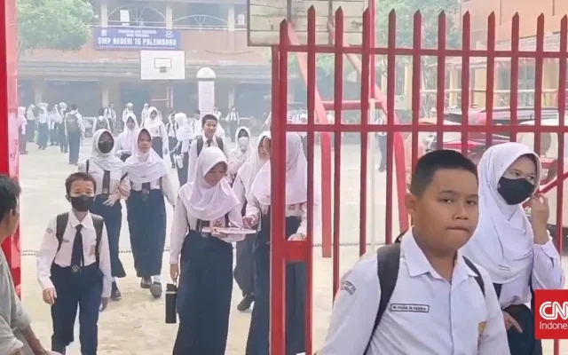 Siswa SMPN 15 Palembang Dipulangkan Akibat Kabut Asap Pekat