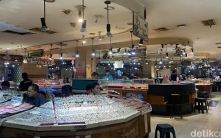 Nasib Pedagang Batu Akik Jatinegara, Sepi Pembeli