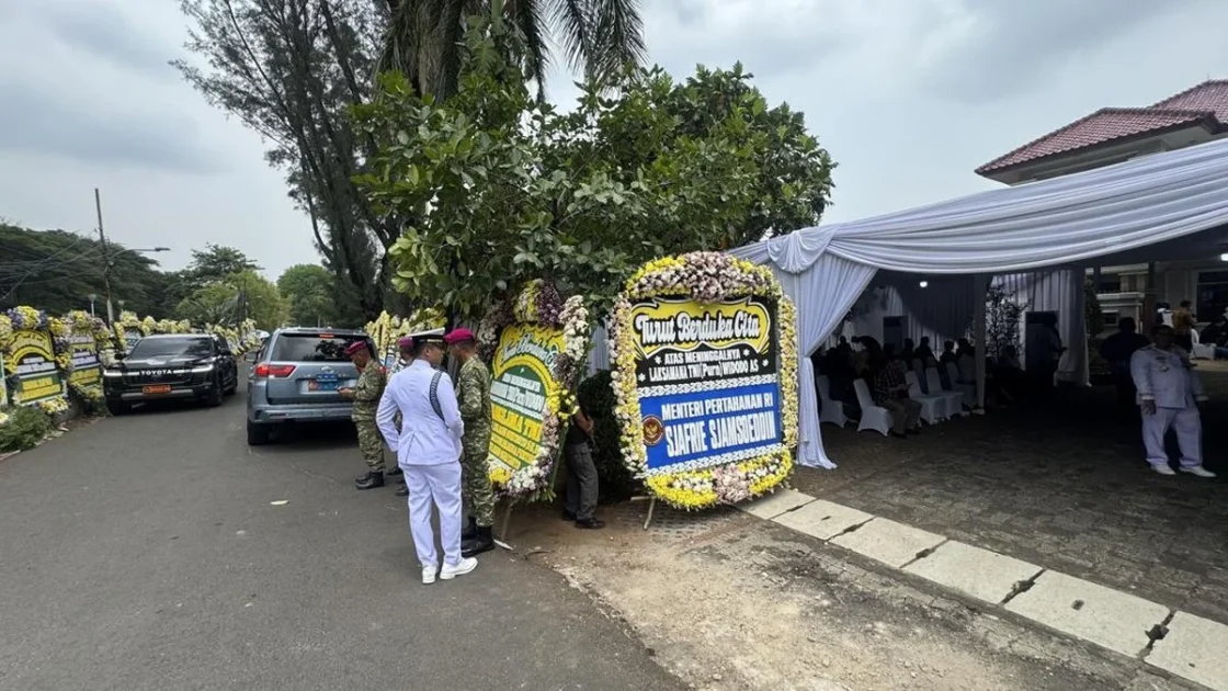 Rumah Duka Widodo AS Dipadati Pelayat dan Karangan Bunga