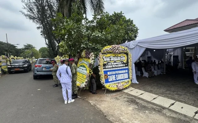 Rumah Duka Widodo AS Dipadati Pelayat dan Karangan Bunga