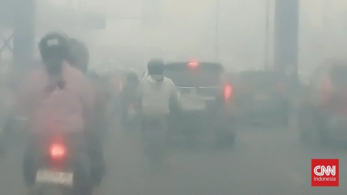 Dosen hingga Warga Palembang Keluhkan Kabut Asap Karhutla
