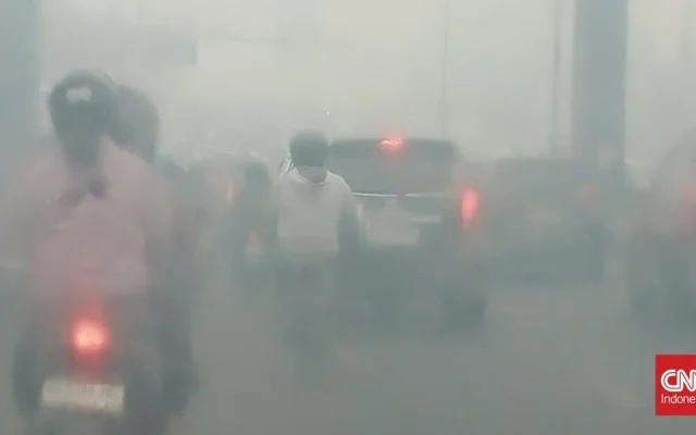 Dosen hingga Warga Palembang Keluhkan Kabut Asap Karhutla