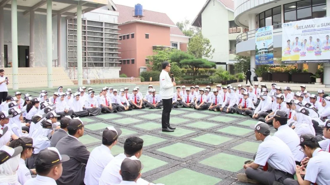 Wamendagri Bima Ajak Siswa SMAN M.H. Thamrin Siapkan Indonesia Emas 2045