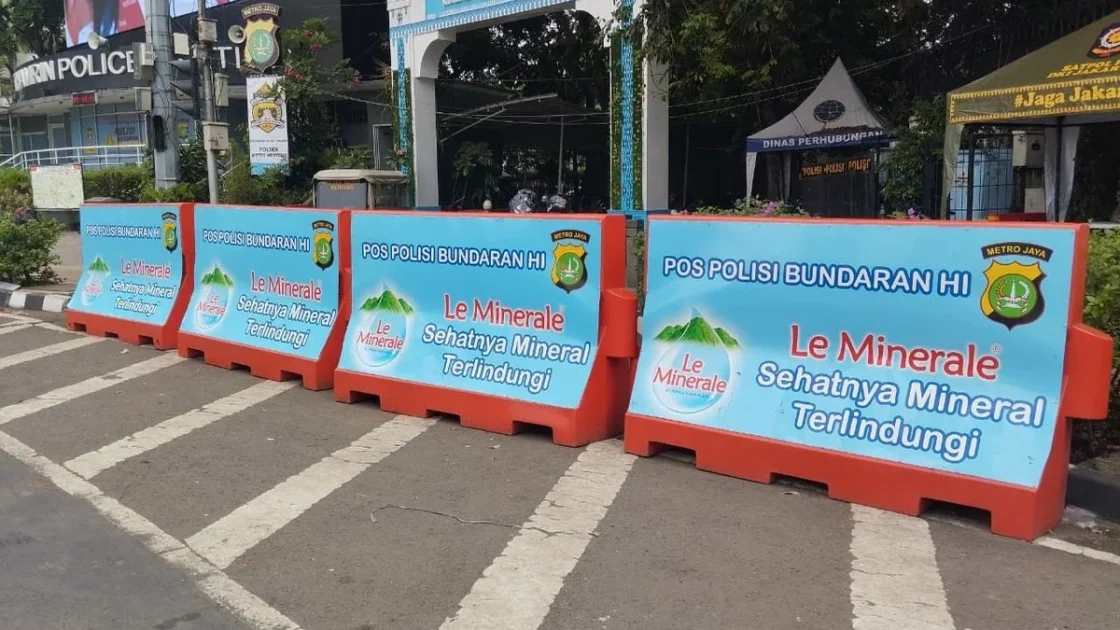 Water Barrier Le Minerale di Bundaran HI Sudah Ada Sejak Lama